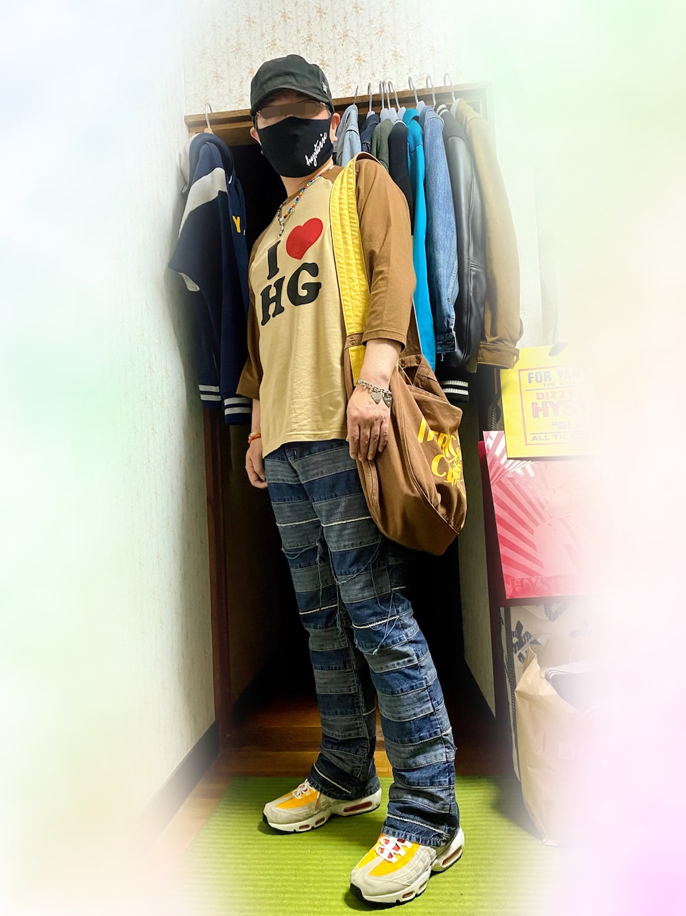 「ヒステリックグラマー、hysteric glamour、Hysteric Glamour、NIKE、キャップ、ロンT、ラグランTシャツ、ショルダーバッグ、フレアパンツ、スニーカー、airmax95、春服、カジュアル、七分袖、春コーデ」｜「HYSTERIC GLAMOURのアイテム（キャップ、ブラック系）」を使った、majxjamさん（メンズ・172cm）の春コーディネートの1枚目の写真