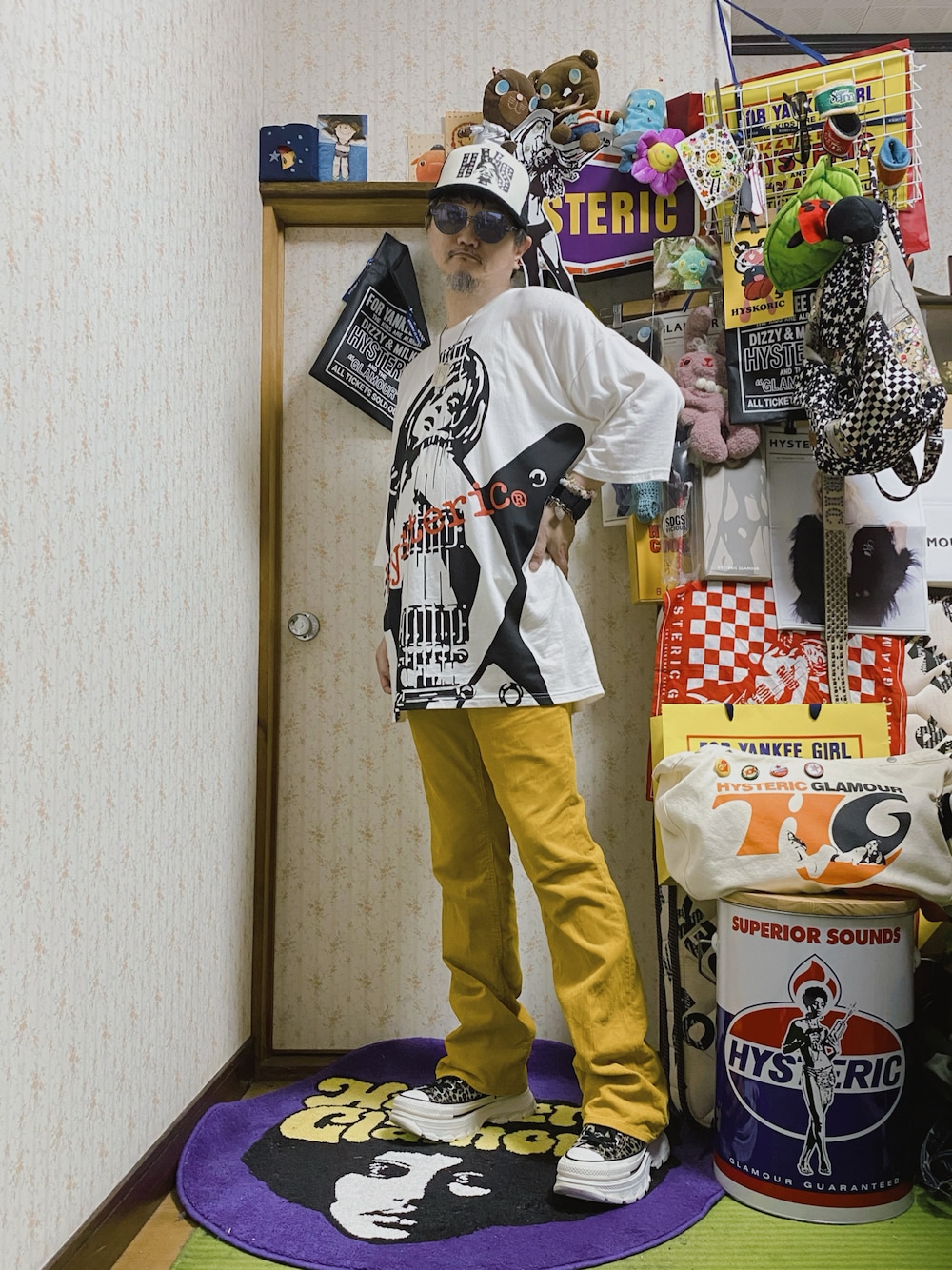 「ヒステリックグラマー、Hysteric Glamour、hysteric glamour、ギターガール、オーバーサイズ、ワンピース、夏コーデ、休日スタイル、ゆるコーデ、きれいめカジュアル、厚底シューズ、フレアパンツ、キャップ、シンプルスタイル、ビッグシルエット」｜「HYSTERIC GLAMOURのGUITAR GIRL ワンピース（ワンピース、ホワイト系）」を使った、majxjamさん（メンズ・172cm）の夏コーディネートの1枚目の写真