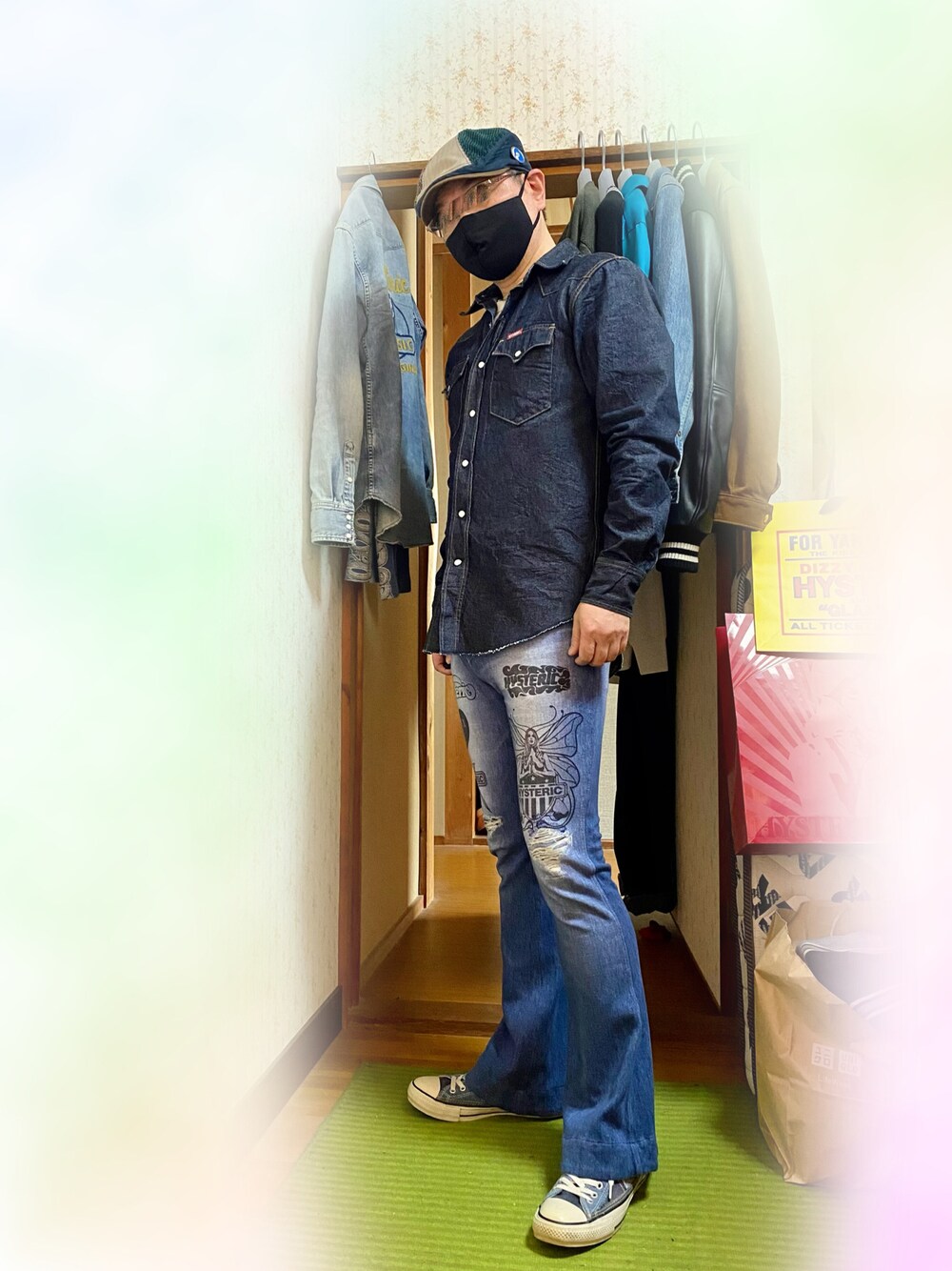 「ヒステリックグラマー、hysteric glamour、Hysteric Glamour、ロック、ロックコーデ、古着MIX、古着、フレアパンツ、コンバース、スニーカー、デニムシャツ、キャスケット、デニムコーデ」｜「VINTAGEのハンチングハット（ハンチング/ベレー帽、ブルー系）」を使った、majxjamさん（メンズ・172cm）の春コーディネートの1枚目の写真