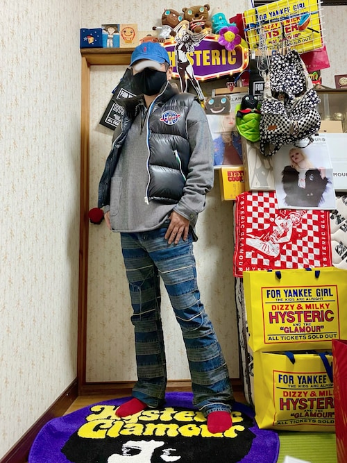 ヒステリックグラマー CREW PATCHアップリケ スタンドカラーダウンベスト HYSTERIC GLAMOUR（ヒステリックグラマー）の「CREW PATCH