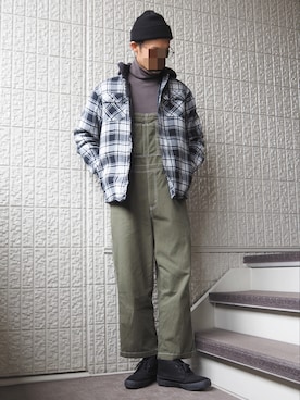 「タートルネック」｜「アイテム（サロペット/オーバーオール）」を使った、k.E.nさん（メンズ・180cm）の冬コーディネート