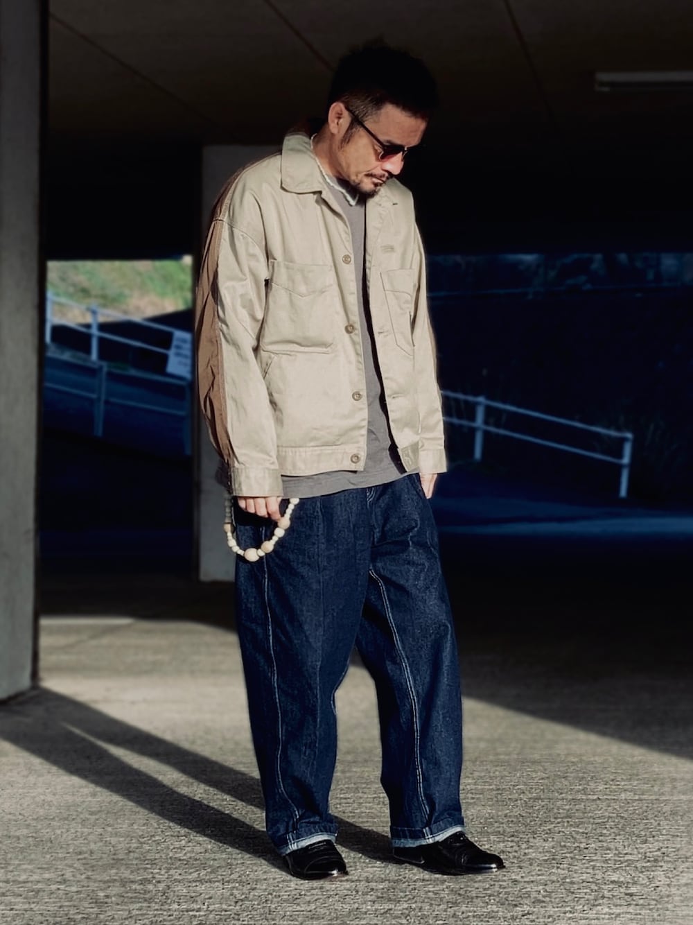 「GU、春服デビュー宣言、春服みてみて、春アウター、ビッグシルエット、プチプラ、ストリート、ストリートMIX、ワークスタイル、休日スタイル、シンプルコーデ、ウォレットチェーン、ウッドアクセサリー、サイズ感、カーブパンツ」｜「UNIQLOのアイテム（Tシャツ/カットソー、ブルー系）」を使った、koppaさん（メンズ・169cm）の春コーディネートの1枚目の写真