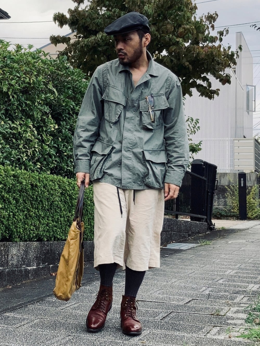 「トートバッグ、ビッグシルエット、ミリタリー、ブーツ、キャップ、トラッド、革靴、シャツジャケット、ハンチング、ミックススタイル、今日のコーデ、ロングホーズ、ジャングルファティーグ、秋服準備はじめました、ファッションの力を信じよう」｜「MORGAN HOMMEのLサイズ（ミリタリージャケット、グリーン系）」を使った、koppaさん（メンズ・169cm）の秋コーディネートの1枚目の写真
