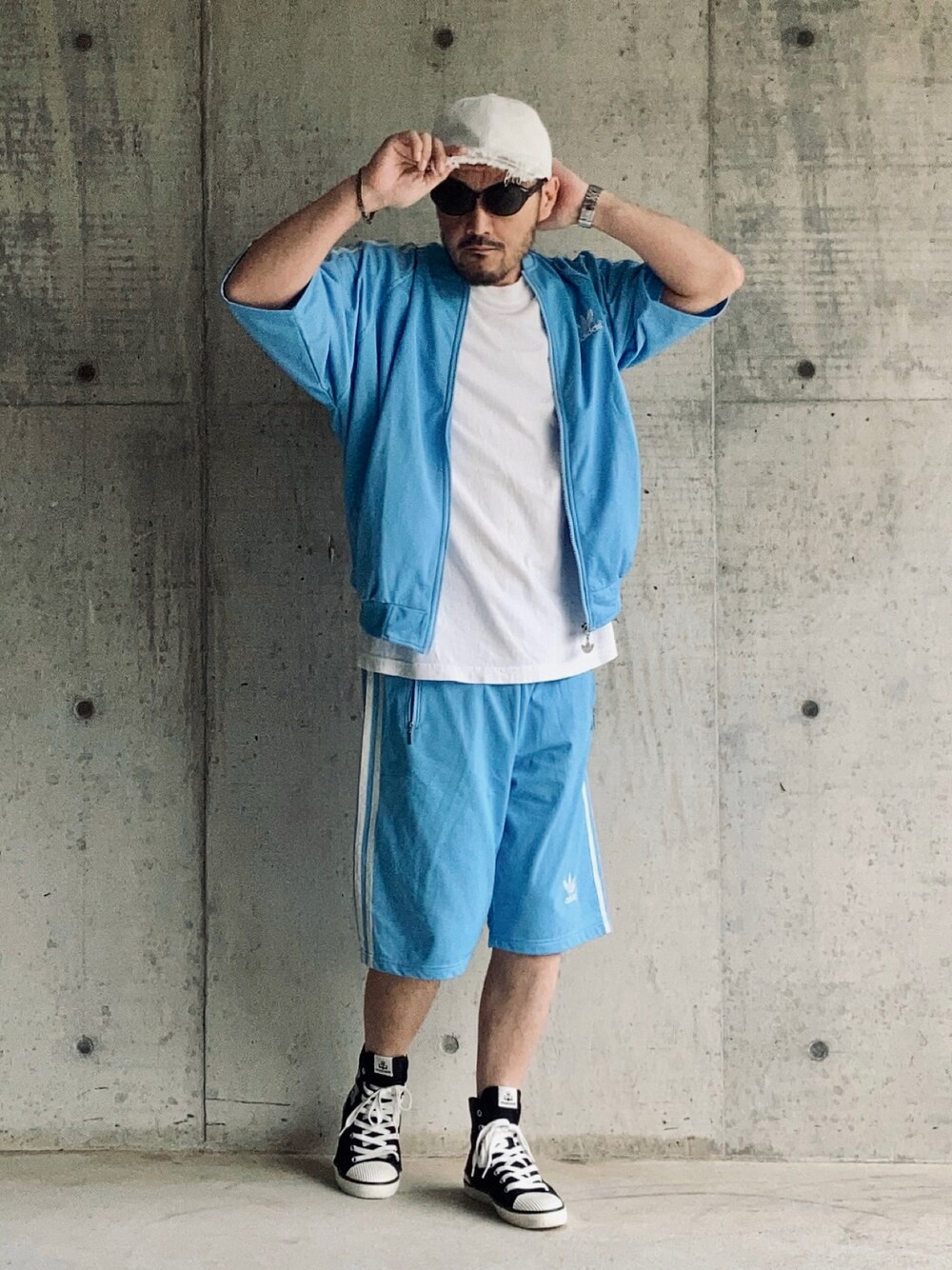 adidasのセットアップを使った「夏コーデ」のメンズ人気