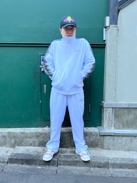 「AVIREX（アヴィレックス）のアイテム（ジャージ）」を使った、YUKIさん（メンズ・171cm）の冬コーディネート