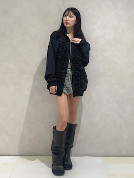 「アイテム（ジャージ）」を使った、MOMOKAさん（レディース・160cm）の秋コーディネート