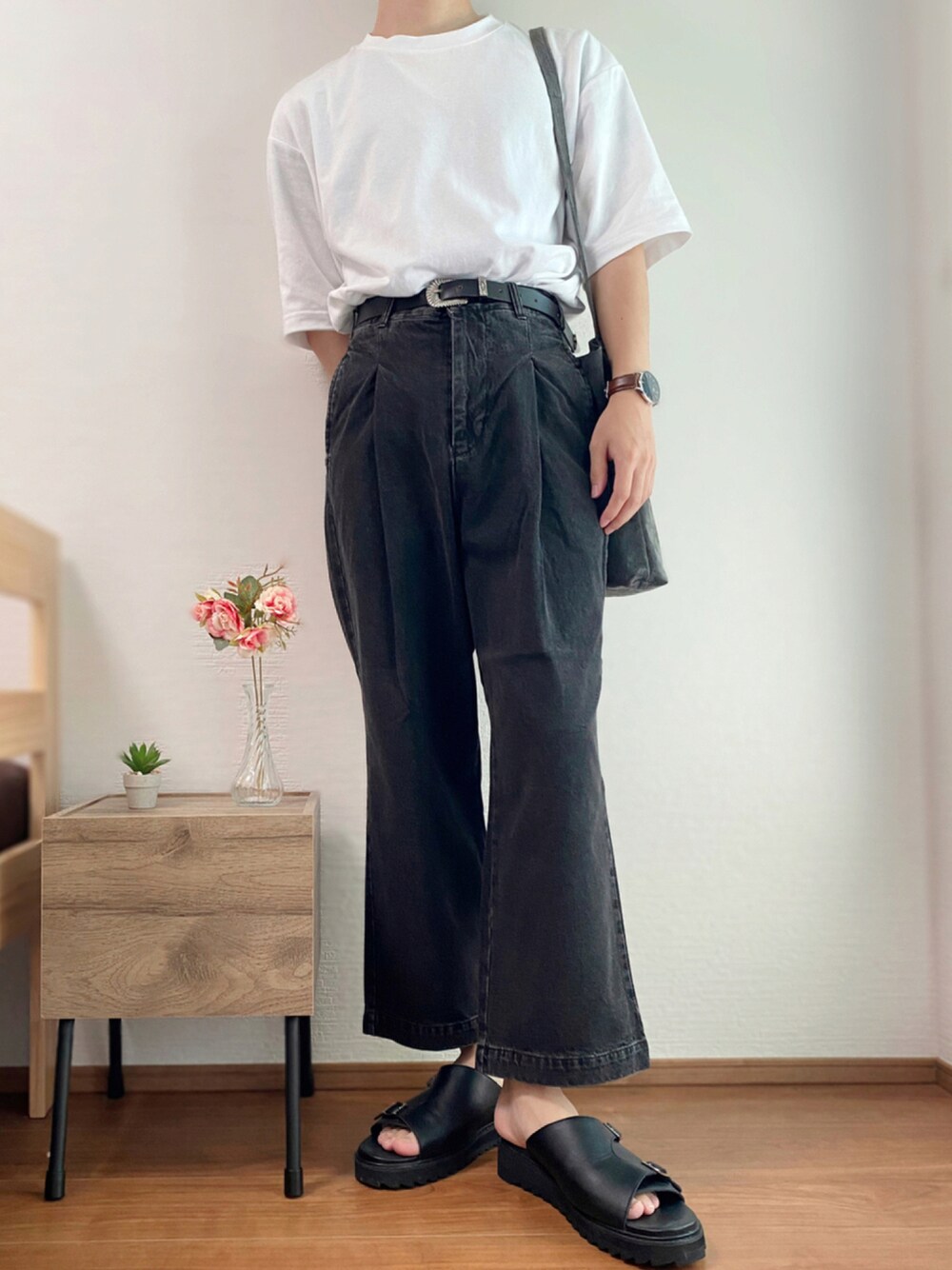 「デニム、UNIQLO、デニムパンツ、Hender Scheme、大人コーデ、タックイン、きれいめカジュアル、シンプルコーデ、夏コーデ、シンプルスタイル、低身長コーデ、お洒落さんとつながりたい、tk.TAKEO KIKUCHI、いいね、save、フォローお願いします🤑、EMMA  CLOTHES」｜「UNIQLOのエアリズムコットンオーバーサイズTシャツ（5分袖）（Tシャツ/カットソー、ホワイト系）」を使った、Takiさん（メンズ・169cm）の秋コーディネートの1枚目の写真
