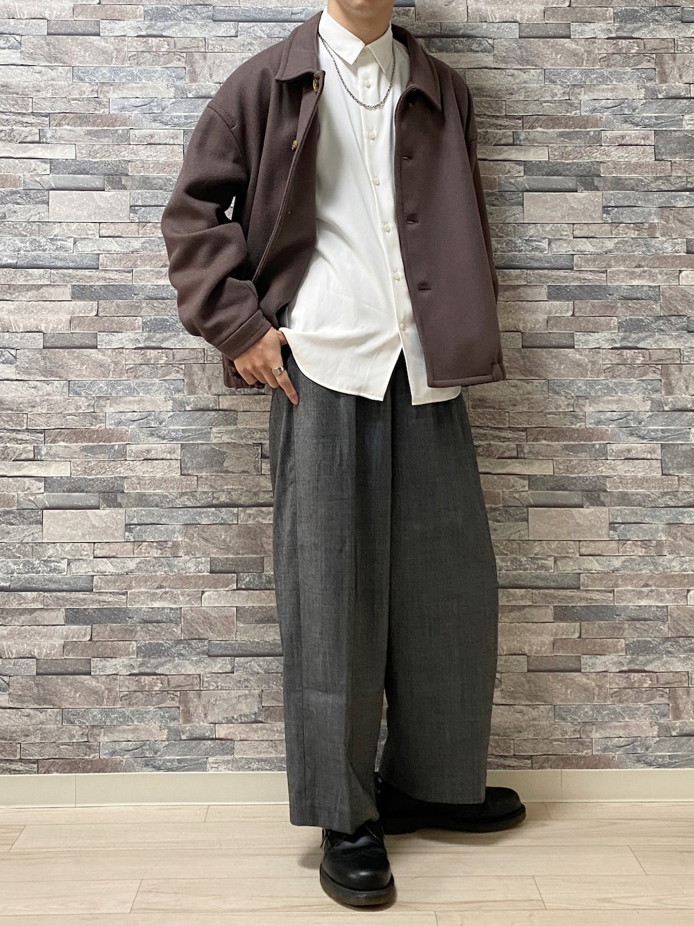 「シンプルコーデ、大人コーデ、キレイめ、冬コーデ、シャツスタイル、ブルゾン、epnok、Lui's、LIDNM、Dr.Martens、いいね、save、フォローお願いします🤑、おしゃれさんと繋がりたい、チャコールグレー、低身長コーデ、クリスマスに着たい服」｜「LIDNMのWOOL BAGGY TROUSERS（スラックス、グレー系）」を使った、Takiさん（メンズ・169cm）の冬コーディネートの1枚目の写真