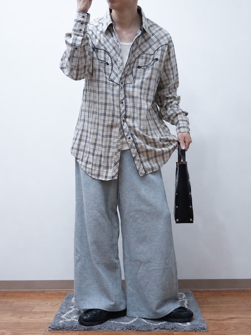「NEW BALANCE(ニューバランス)の1906L(スニーカー)」を使った、Takiさん(メンズ・169cm)の秋コーディネート