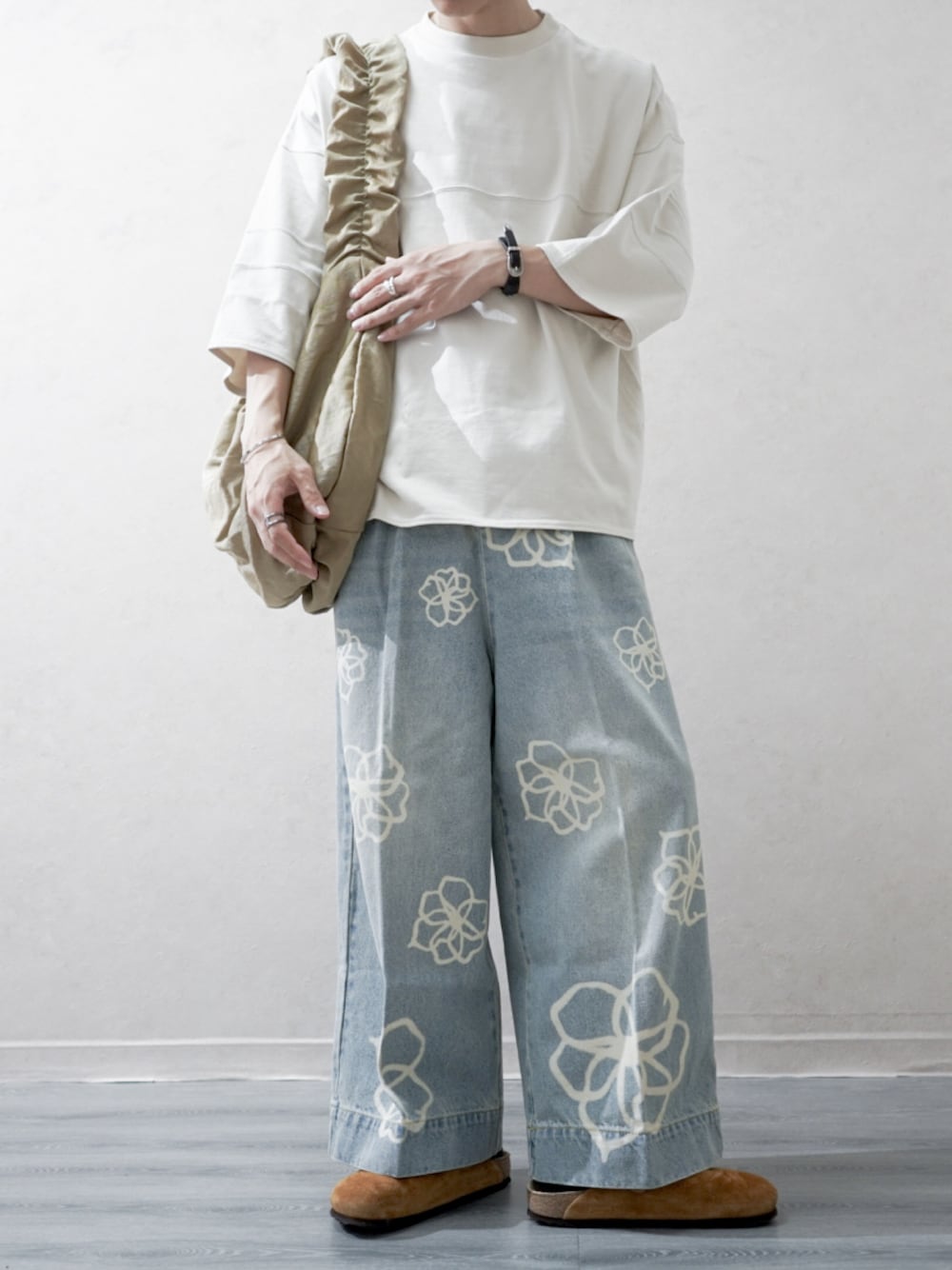 soerte フラワーペイントワイドバギーデニム soerte ジーンズ × camphor wood / FLOWER PAINT WIDE BUGGY