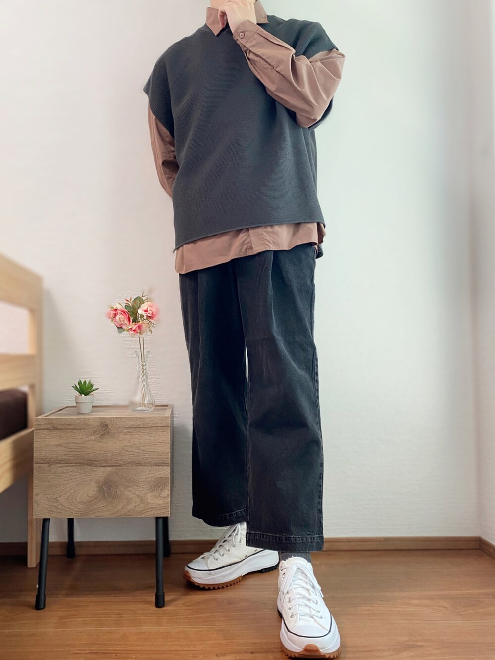 「レイヤードスタイル、おしゃれさんと繋がりたい、スニーカー、デニム、いいね、save、フォローお願いします🤑、きれいめカジュアル、シンプル、シンプルコーデ、シャツスタイル、WYM、tk.TAKEO KIKUCHI、コンバース、低身長、ブラウン、秋コーデ」｜「CONVERSEのアイテム（スニーカー、ホワイト系）」を使った、Takiさん（メンズ・169cm）の秋コーディネートの1枚目の写真