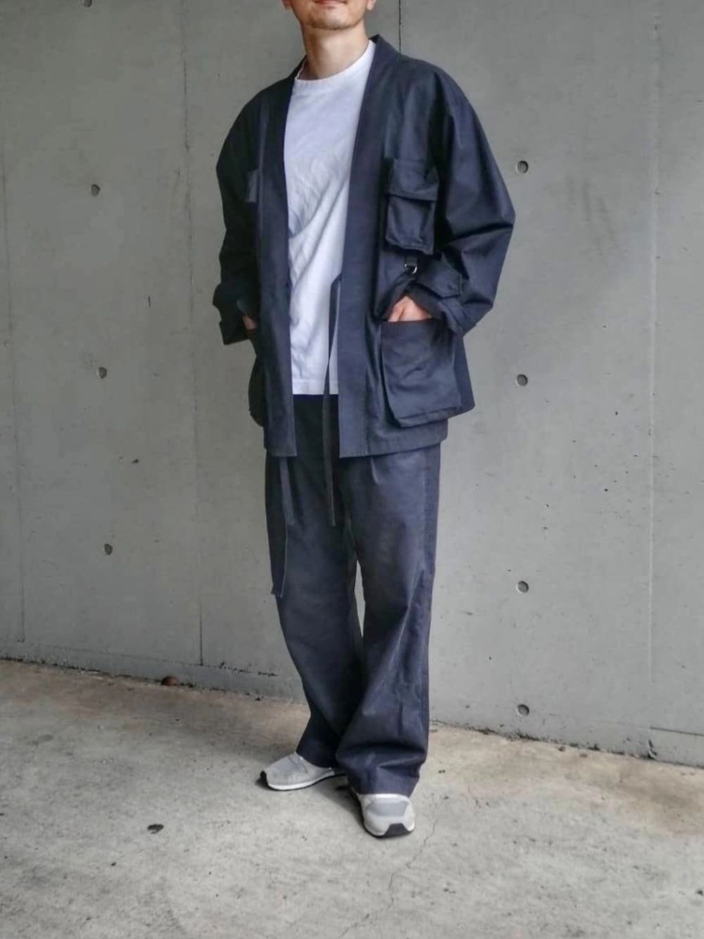 「ストリートMIX、ストリートコーデ、ストリート系、ストリートファッション、ストリートカジュアル、ストリート服が好き、メンズコーデ、メンズファッション」｜「_kismのアイテム（ノーカラージャケット、ブラック系）」を使った、_kismさん（メンズ・184cm）の秋コーディネートの1枚目の写真