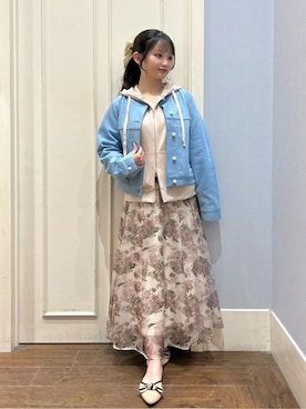 「couture brooch（クチュールブローチ）の【洗える・綿100％】パール調ボタン デニムジャケット（デニムジャケット、ブルー系）」を使った、えぬさん（レディース・150cm）の春コーディネート