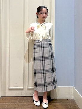 「couture brooch（クチュールブローチ）の【ハレの日・通勤】配色タックタイブラウス（シャツ/ブラウス、ベージュ系）」を使った、えぬさん（レディース・150cm）の冬コーディネート