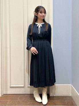 「couture brooch（クチュールブローチ）の【ハレの日・通勤】配色シフォンプリーツ ワンピース（ワンピース、ブルー系）」を使った、えぬさん（レディース・150cm）の冬コーディネート