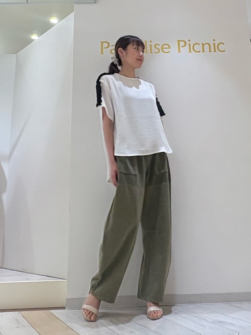 TRANOI .ショルダーフリルレイズプルオーバー（Tシャツ