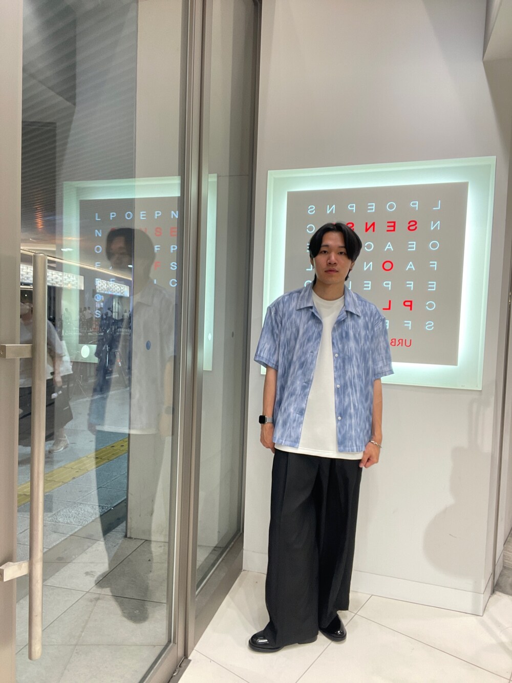 その他のシャツ/ブラウス、ホワイト系のTシャツ/カットソー、ブラック系のその他パンツを着用したメンズの夏コーディネートの1枚目の写真