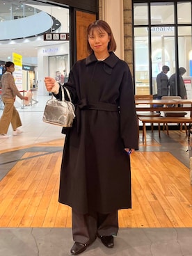 「アイテム（ステンカラーコート）」を使った、YURIEさん（レディース・155cm）の秋コーディネート