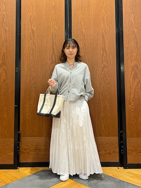 「URBAN RESEARCH DOORS（アーバンリサーチドアーズ）の『WEB/一部店舗限定カラー』コットンスウェットジップカーディガン｜スウェットカーデ/大人カジュアル/羽織/春服（カーディガン/ボレロ、グレー系）」を使った、YURIEさん（レディース・155cm）の春コーディネート