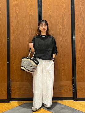 「かぐれ（カグレ）のリネンフリルスリーブプルオーバー（シャツ/ブラウス、ブラック系）」を使った、YURIEさん（レディース・155cm）の春コーディネート