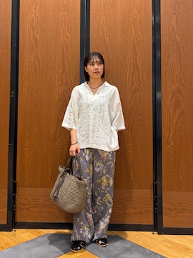 「かぐれ（カグレ）のリネンスキッパーシャツ（シャツ/ブラウス、ホワイト系）」を使った、YURIEさん（レディース・155cm）の春コーディネート