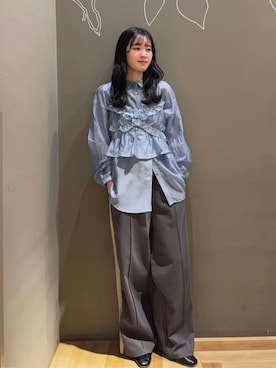 「Green　Parks（グリーンパークス）の【WEB限定】SET2点フリルビスチェ+シャツチュニックⅡ（シャツ/ブラウス、ブルー系）」を使った、Green Parks officialさん（レディース・159cm）の春コーディネート