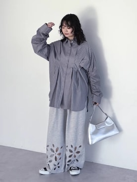 「Green　Parks（グリーンパークス）の【WEB限定】ドロストシャーリングウエストタックシャツⅡ（シャツ/ブラウス、グレー系）」を使った、Green Parks officialさん（レディース・156cm）の夏コーディネート