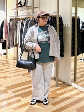 「Green　Parks（グリーンパークス）のレースドッキングオーバーサイズロゴTシャツ（Tシャツ/カットソー、グリーン系）」を使った、Green Parks officialさん（レディース・156cm）の夏コーディネート