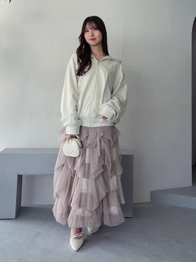 「dazzlin（ダズリン）のロゴジップミドルパーカー（パーカー、ホワイト系）」を使った、hinanoさん（レディース・160cm）の秋コーディネート