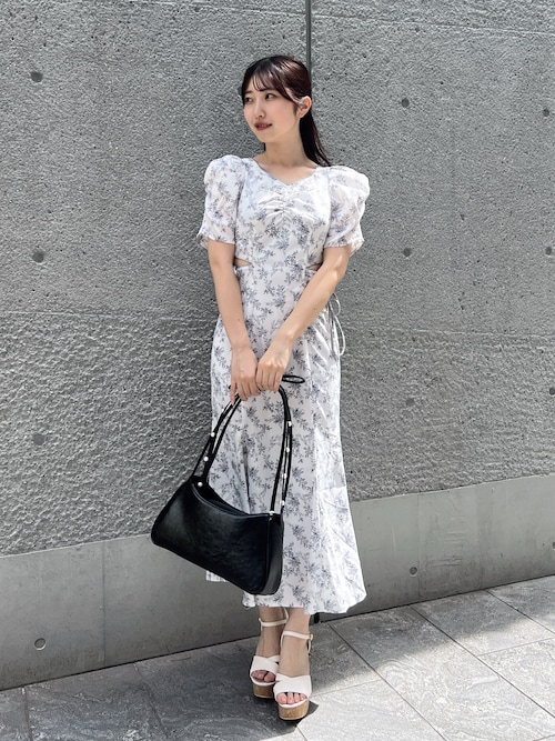 dazzlin ウエストカットアウトパイピングワンピース オフホワイト dazzlin ウエストカットアウトパイピングワンピース オフホワイト