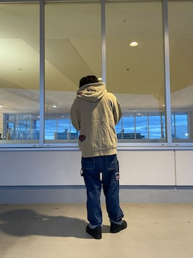 「AVIREX（アヴィレックス）のLONG SLEEVE FADE MIAMI PATCH PARKA / 長袖 フェード マイアミ パッチ パーカー / AVIREX / アヴィレックス（Hoodies、ベージュ系）」を使った、K.Kazさん（メンズ・170cm）の冬コーディネート