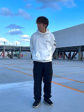 「AVIREX（アヴィレックス）の《COLLECTION》AIR NATIONAL GUARD 8POCKET CARGO PANTS / エアーナショナルガード 8ポケット カーゴ パンツ / AVIREX / アヴィレックス（Cargo trousers、ブラック系）」を使った、K.Kazさん（メンズ・170cm）の秋コーディネート