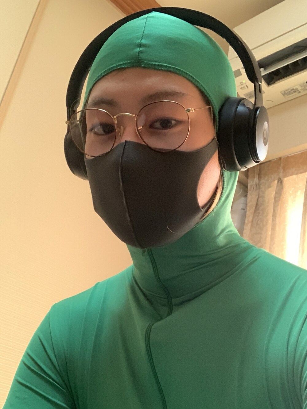 「Yohji Yamamotoのアイテム（つなぎ/オールインワン、グリーン系）」を使った、わんぱくしんちゃんランド！さん（メンズ・182cm）の夏コーディネートの1枚目の写真
