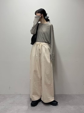 「CIAOPANIC TYPY（チャオパニックティピー）の【15色展開】サイドスリットシアートップス（Tシャツ/カットソー、ベージュ系）」を使った、tntun0さん（レディース・166cm）の春コーディネート