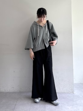 「CIAOPANIC TYPY（チャオパニックティピー）の【新色登場/美脚見え/3サイズ展開】柔らかルーズフレアイージーパンツ（デニムパンツ、ブラック系）」を使った、tntun0さん（レディース・166cm）の夏コーディネート