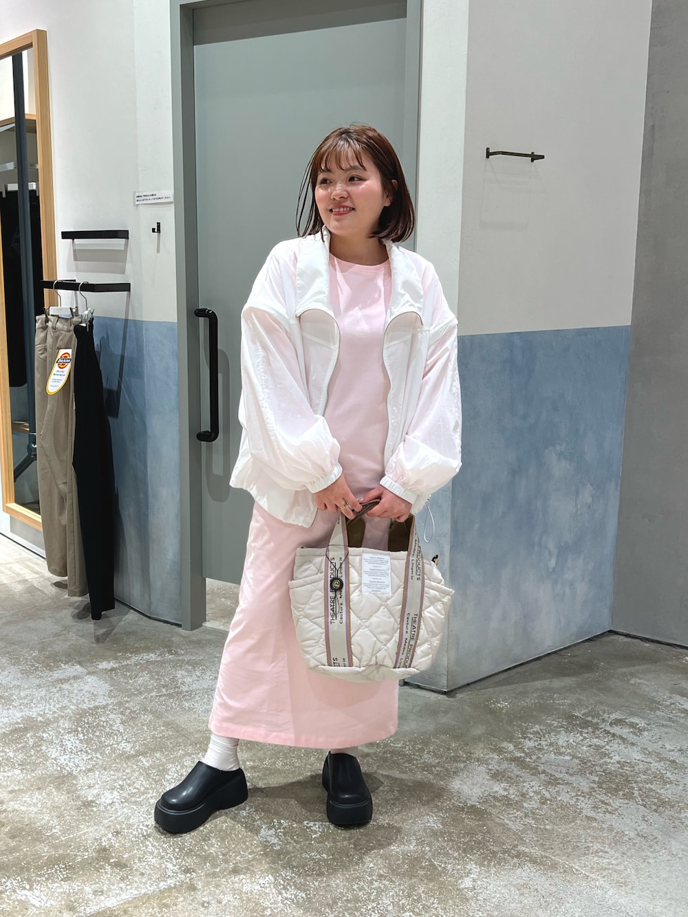 「春めき満開コーデ、スポーツミックス、おでかけコーデ、大人カジュアルコーデ、今日のコーデ、シンプルスタイル、レディースファッション、はるコーデ、お花見」｜「CIAOPANIC TYPYの【インフルエンサーセレクトアイテム！】厚底ソールサボ（ブーツ、ブラック系）」を使った、fujikurayuiiさん（レディース・157cm）の春コーディネートの1枚目の写真