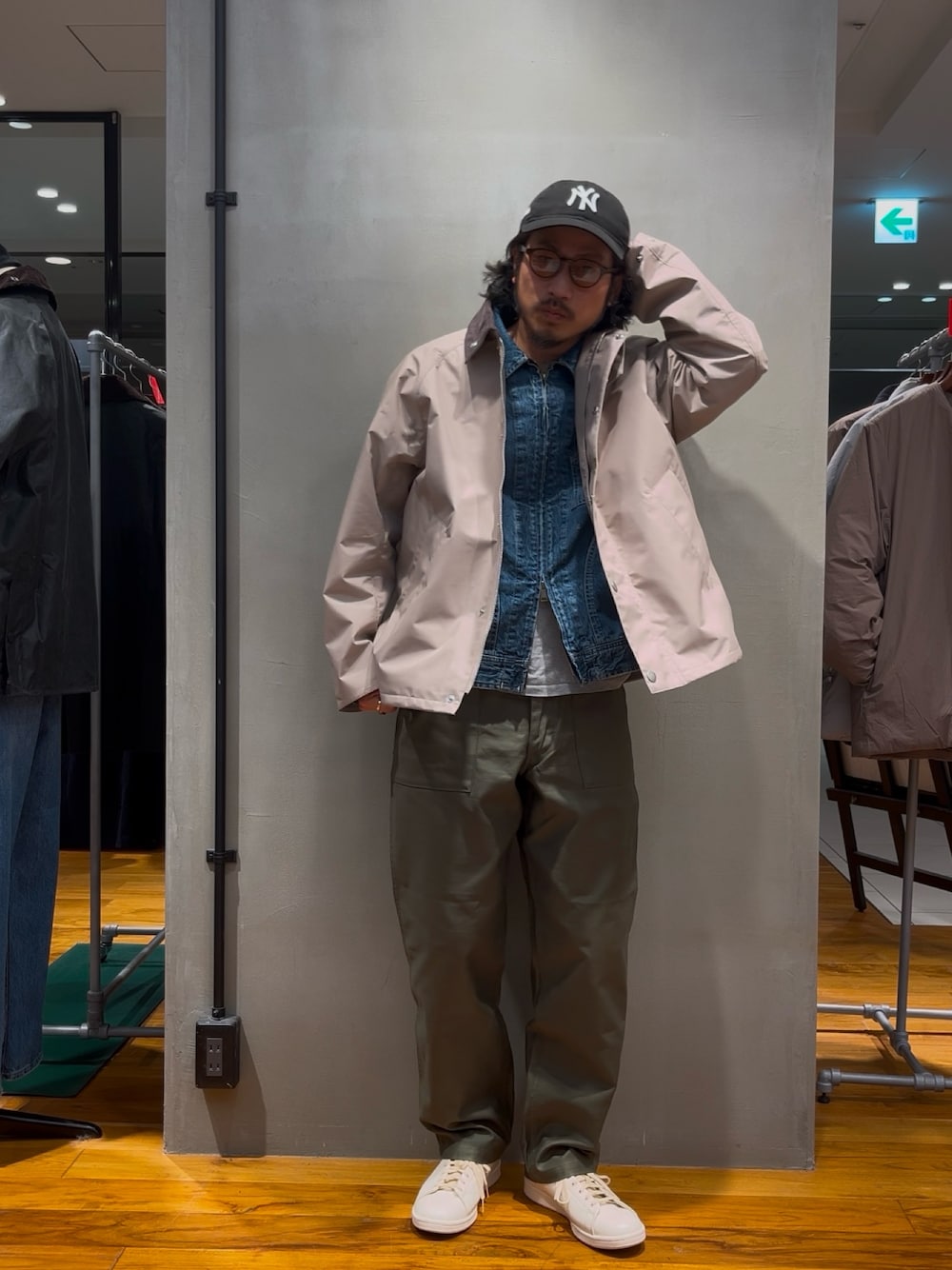 Barbourのナイロンジャケット（ベージュ系）を使った人気