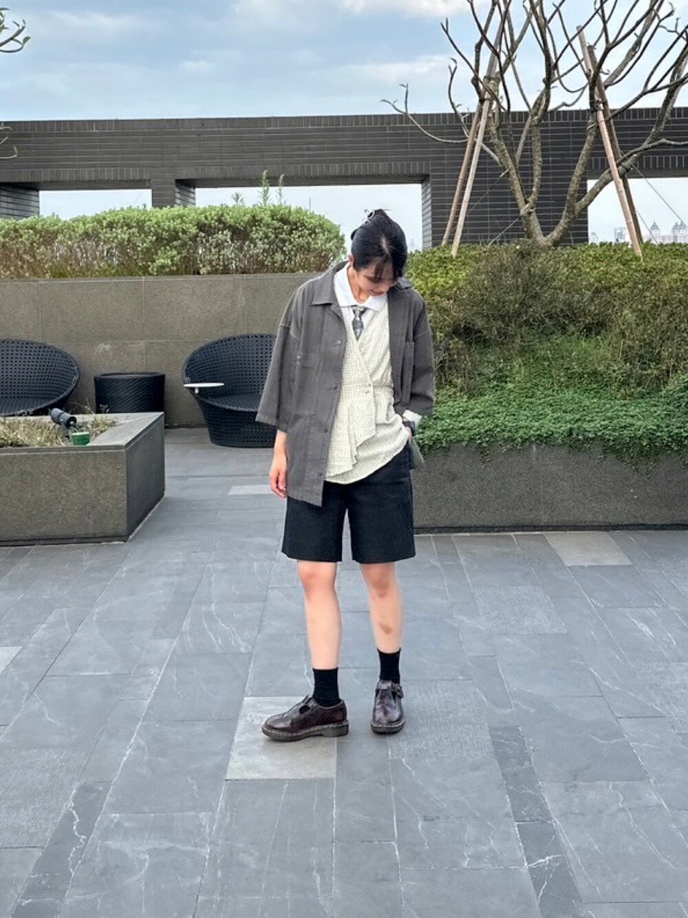 「2nd streetのアイテム（カーゴパンツ、ブラック系）」を使った、mimichen1999さん（レディース・160cm）の春コーディネートの1枚目の写真