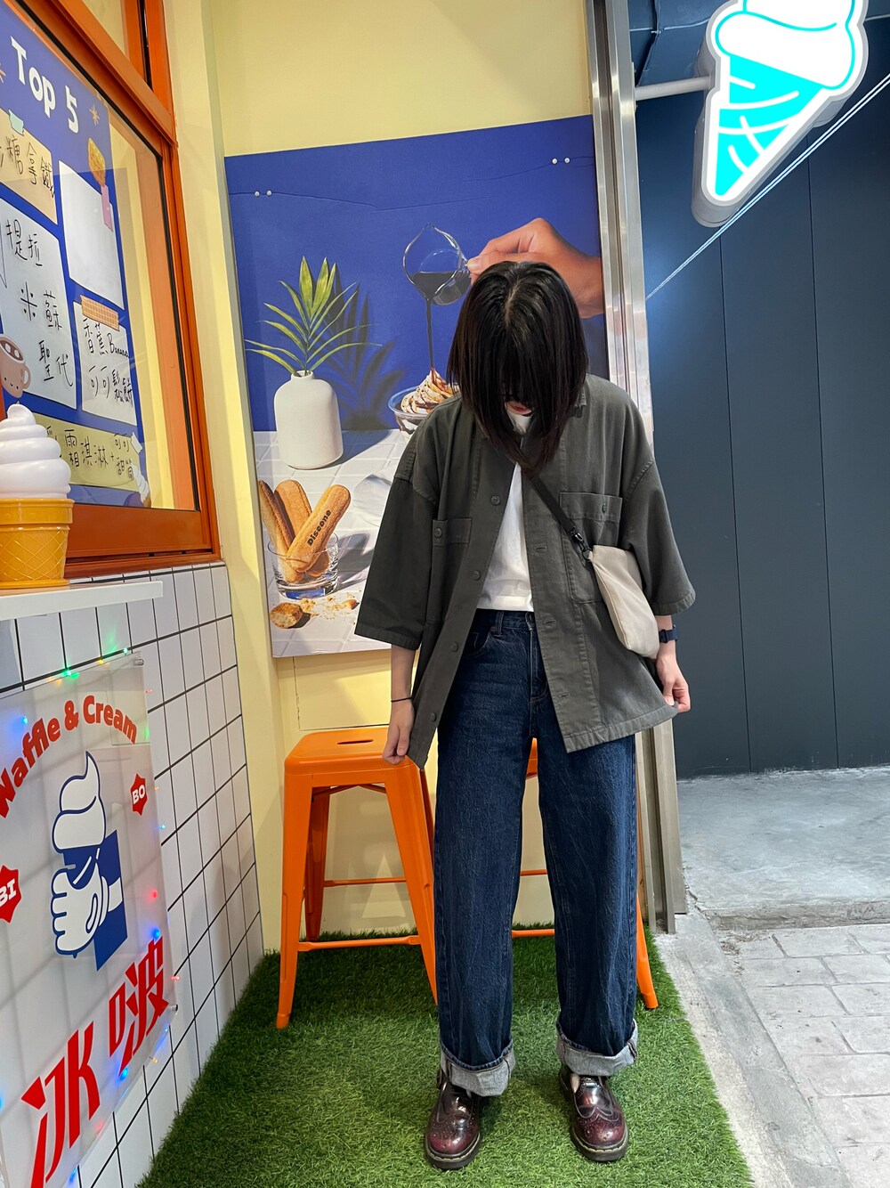 「GUのアイテム（デニムパンツ、ブルー系）」を使った、mimichen1999さん（レディース・160cm）の春コーディネートの1枚目の写真