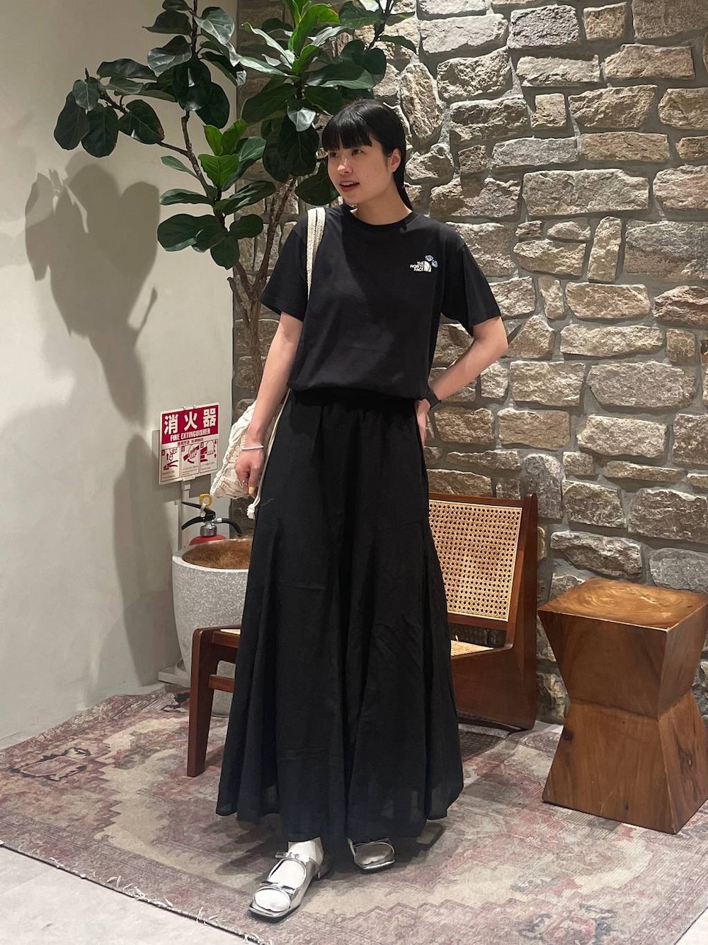 「夏コーデ、BAYFLOW、春コーデ」｜「THE NORTH FACEの【THE NORTH FACE(ザ・ノース・フェイス)】フラワーロゴT（Tシャツ/カットソー、ブラック系）」を使った、mimorin_bfさん（レディース・158cm）の春コーディネートの1枚目の写真