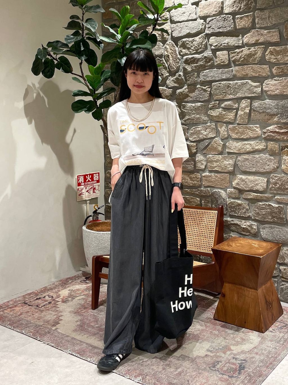 「BAYFLOW、カジュアル、夏コーデ」｜「BAYFLOWの[薄手＆しなやかな素材感]デニムワイドパンツ（その他パンツ、ブラック系）」を使った、mimorin_bfさん（レディース・158cm）の春コーディネートの1枚目の写真