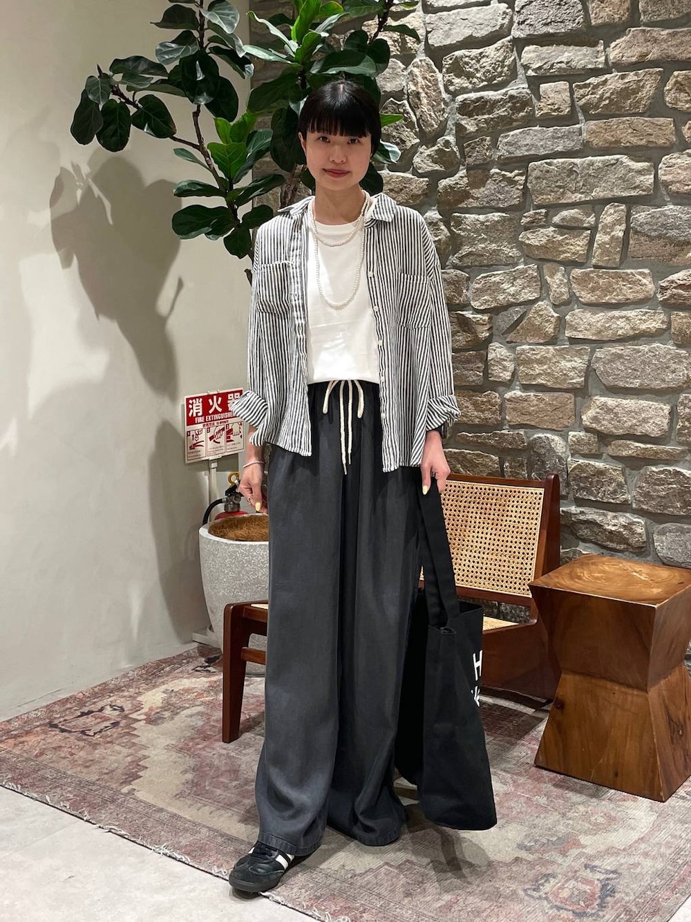 「BAYFLOW、春コーデ、シャツスタイル、デニムパンツ」｜「BAYFLOWの[簡単ブラウジング仕様]リネンシャツ（シャツ/ブラウス、ブルー系）」を使った、mimorin_bfさん（レディース・158cm）の春コーディネートの1枚目の写真