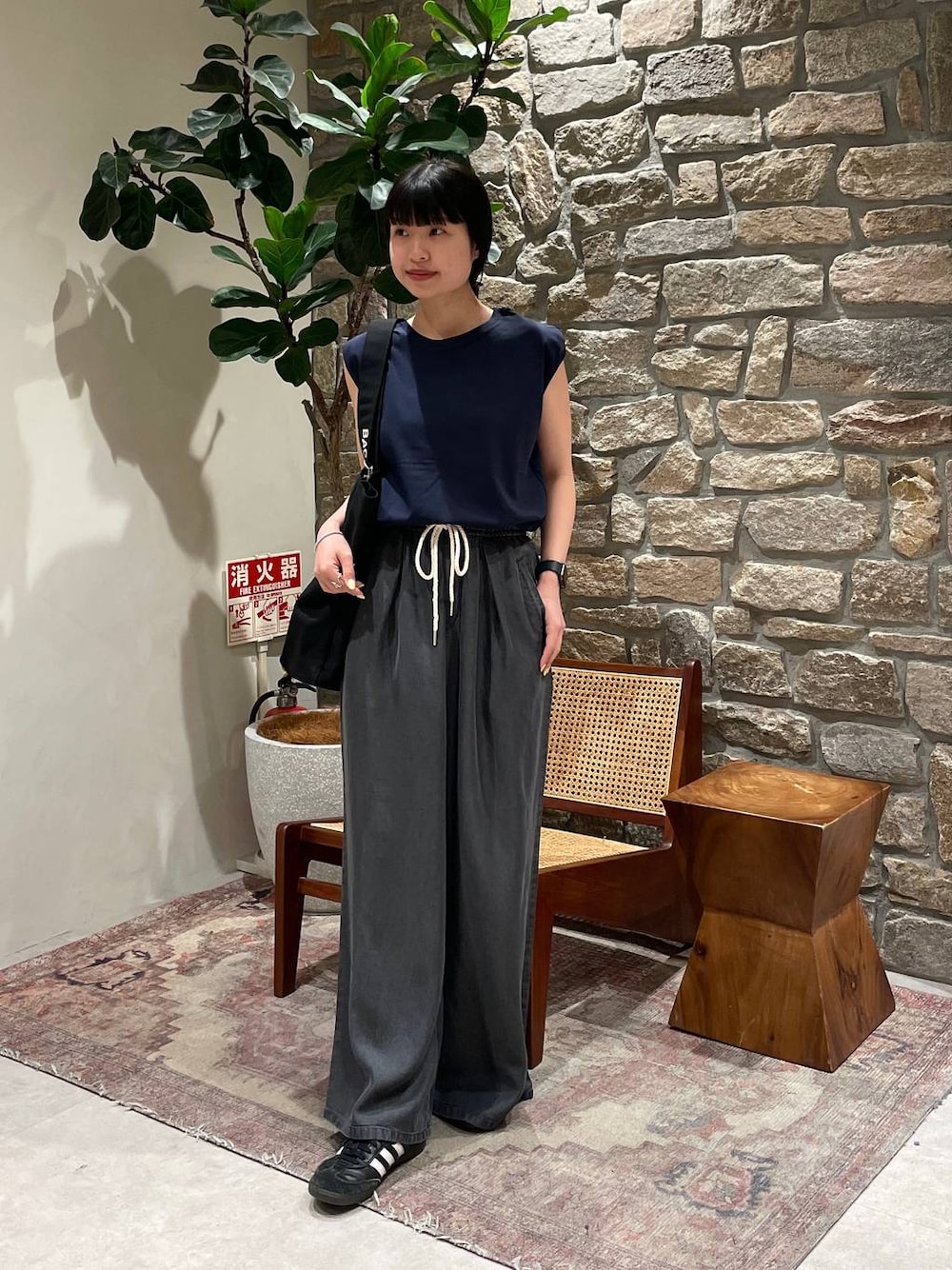 「BAYFLOW、夏コーデ、ノースリーブ、カジュアル」｜「BAYFLOWの[接触冷感/しなやかな肌触り]シルケットノースリーブT（Tシャツ/カットソー、ブルー系）」を使った、mimorin_bfさん（レディース・158cm）の春コーディネートの1枚目の写真