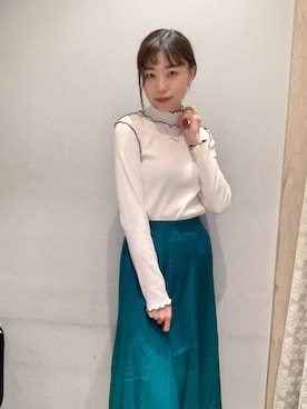 「メロートップス」｜「アイテム（スカート）」を使った、をり。さん（レディース・167cm）の秋コーディネート