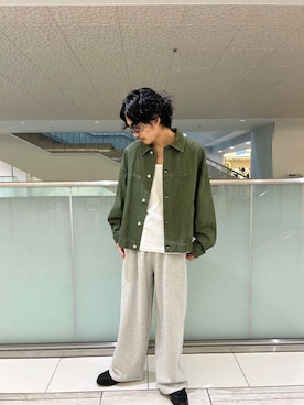 「アイテム（デニムジャケット、グリーン系）」を使った、SHUTOさん（メンズ・175cm）の秋コーディネート