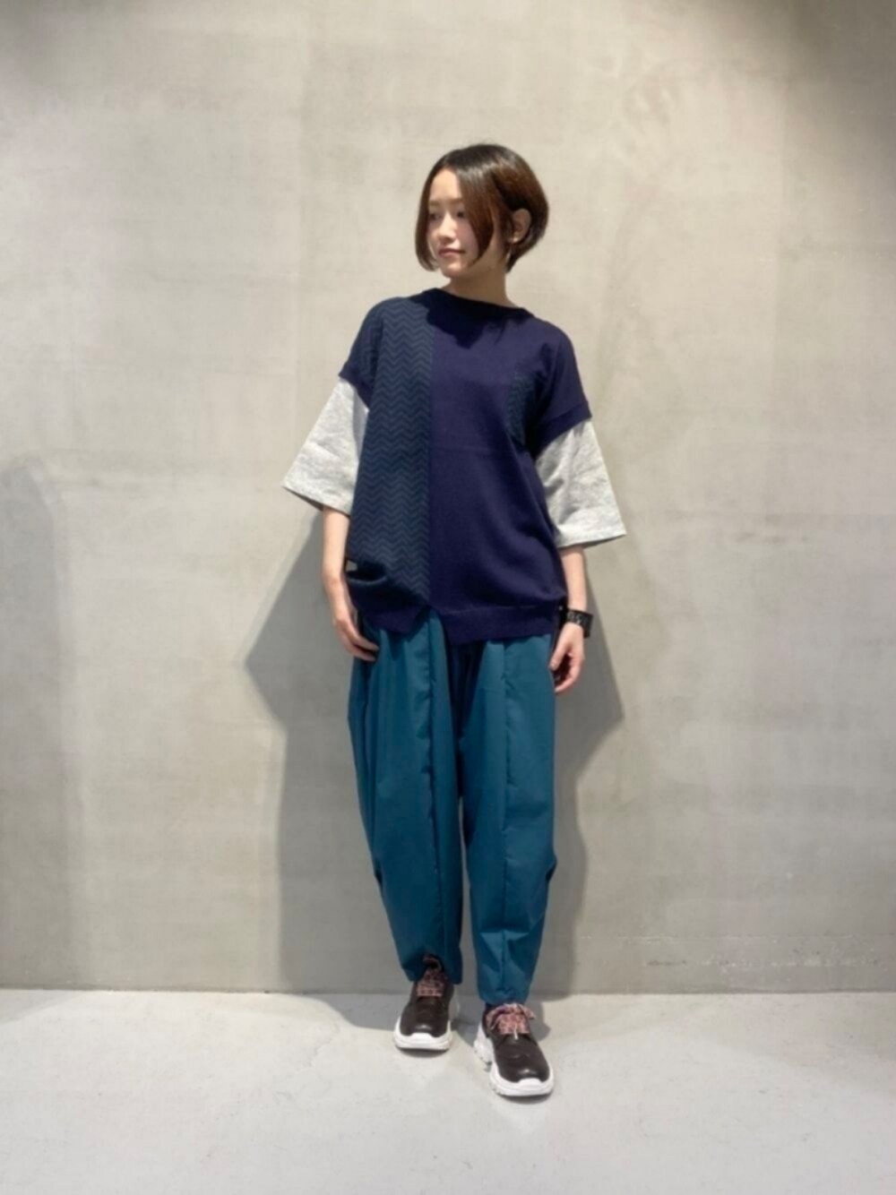 「FRAPBOIS、カジュアル、ジェンダーレス、ユニセックス」｜「FRAPBOISのヘリンミック ニットプルオーバー（ニット/セーター、ブルー系）」を使った、suzuki♀さん（レディース・153cm）の夏コーディネートの1枚目の写真