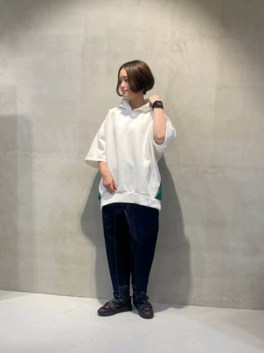 「FRAPBOIS、FRAPBOIS PARK、ユニセックス、ジェンダーレス、パーカー」｜「FRAPBOISのPARKワイド半袖パーカー（パーカー、ホワイト系）」を使った、suzuki♀さん（レディース・153cm）の夏コーディネートの1枚目の写真