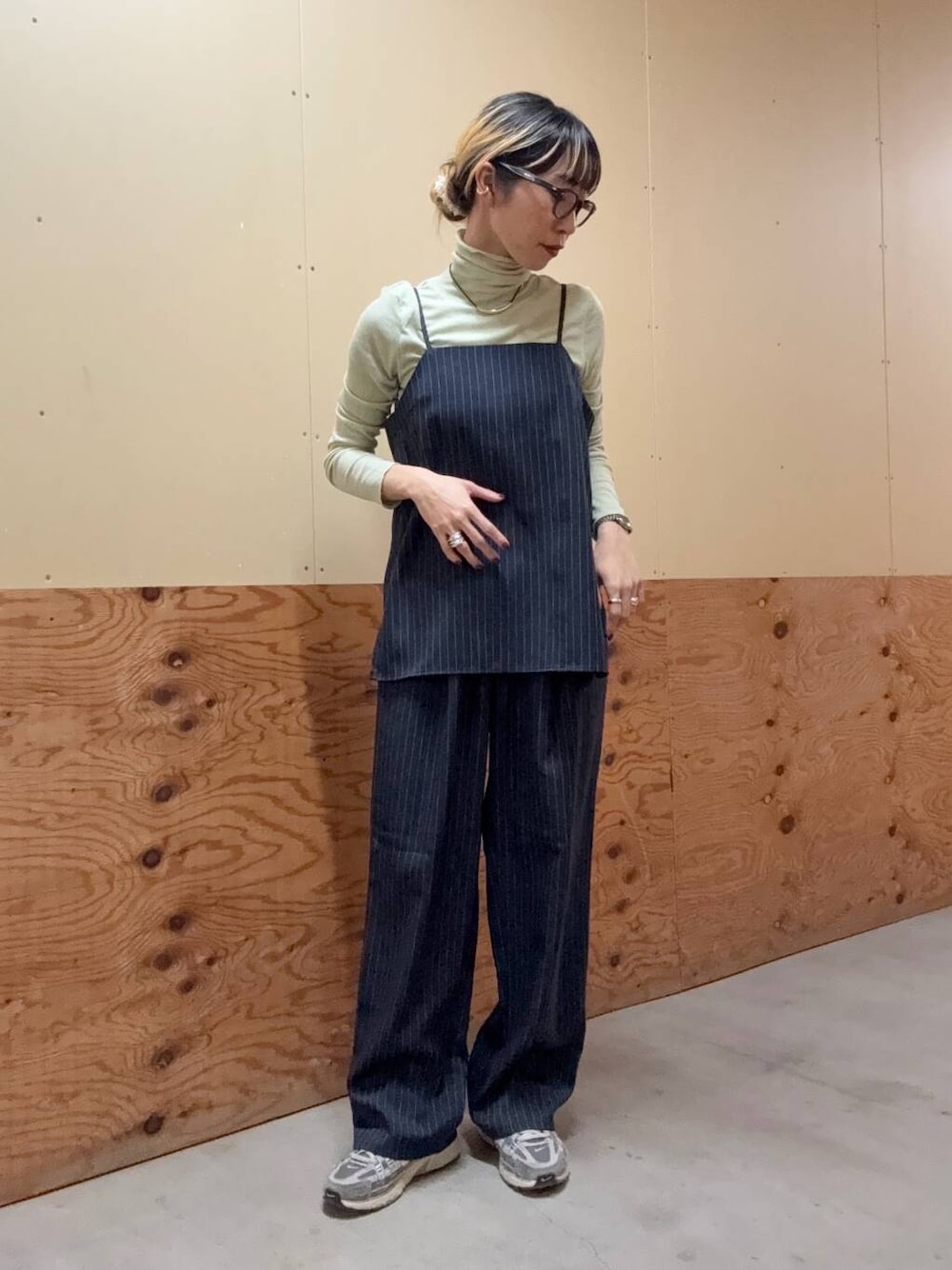 「大人カジュアル、セットアップ、カジュアルコーデ、春コーデ、春カラー、アイテムズアーバンリサーチ、items、20代コーデ、高身長、アイテムズ、164センチ、イエベ、骨格ウェーブ、イエベ秋」｜「ITEMS URBANRESEARCHのストライプキャミソール×イージーパンツセット（セットアップ、ブルー系）」を使った、田島梨々奈さん（レディース・164cm）の春コーディネートの1枚目の写真