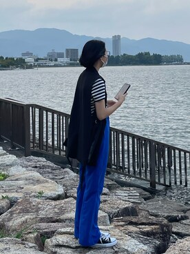 「GRL（グレイル）のアイテム（パンツ、ブルー系）」を使った、帆夏さん（レディース・155cm）の秋コーディネート