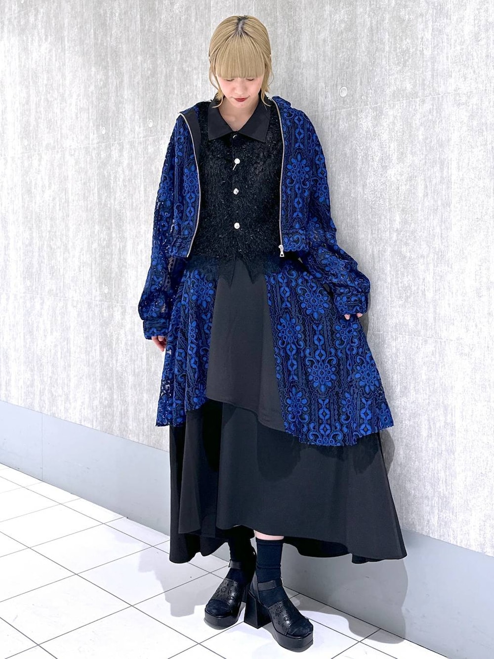 「高身長、メンズライク、女子ウケ、休日コーデ、春コーデ、冬コーデ、骨格ウェーブ、個性派、モード、きれいめ、スポーティ、カラーコーデ_HARE、カジュアル、HARE、セットアップ」｜「HAREのレースラインブルゾン(HARE)（ブルゾン、ブルー系）」を使った、ココロさん（レディース・169cm）の春コーディネートの1枚目の写真